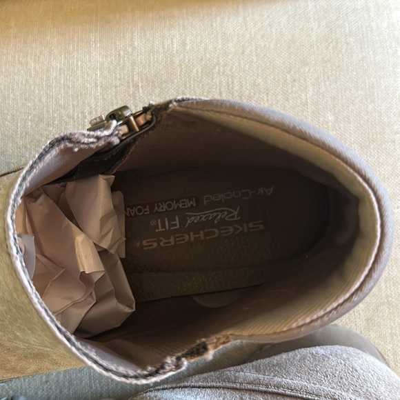 Skechers Women’s Relaxed Fit Suede Side Zip Bikers Ankle Boots Taupe Size 8.5 - Picture 7 of 12